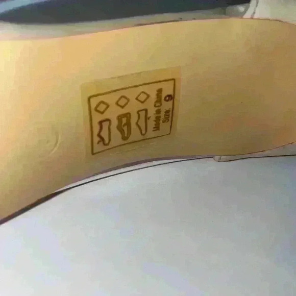 New Cape Robbin with Clear and ivory pointed toe 4.5 Heel Size 9 minor flaws - Picture 13 of 14